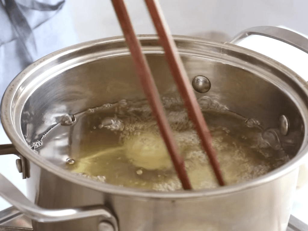 chien-pho-mai-gion-tan-ngoai-tan-chay-ben-trong