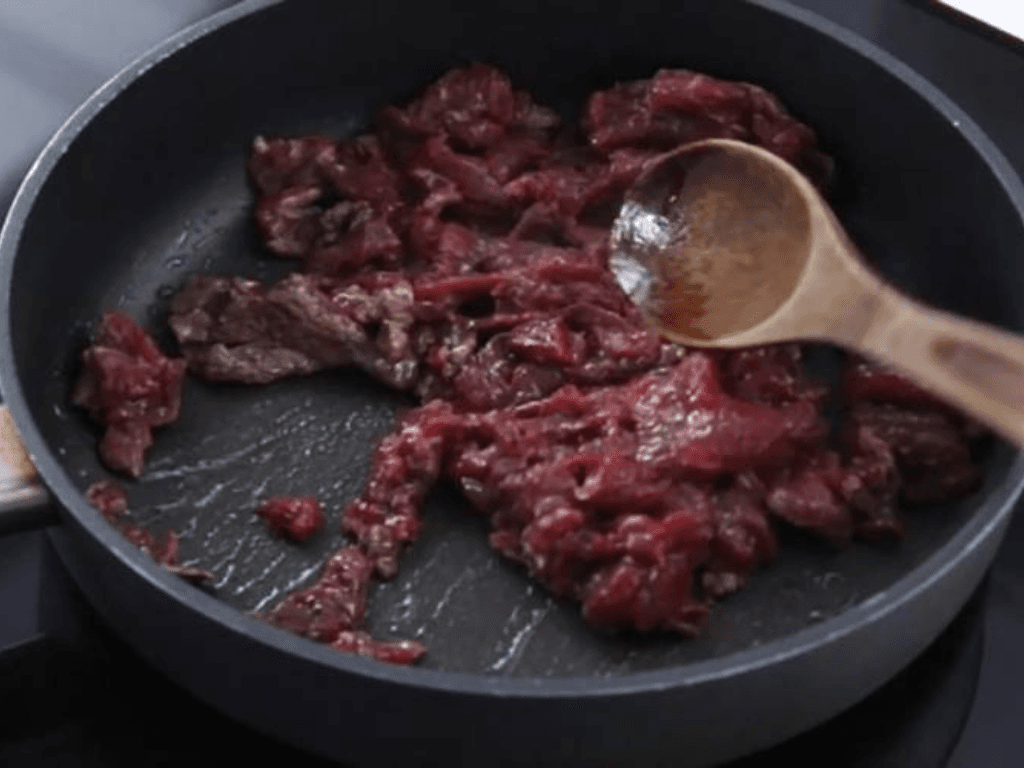 bi-quyet-xao-thit-bo-mem-ma-khong-can-uop