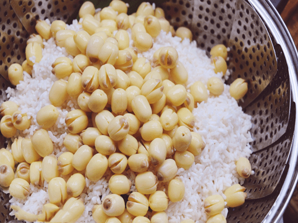 meo-de-hat-sen-bui-bo-khong-suong-khi-nau