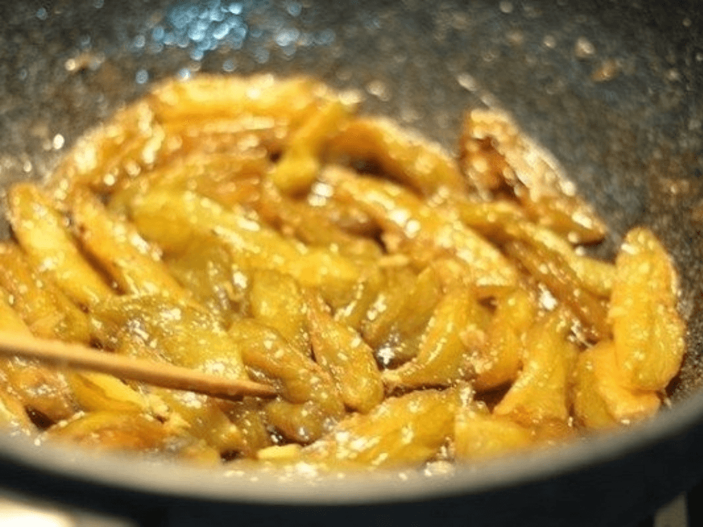 xao-mut-khe-voi-gung-cong-thuc-chuan-chinh-de-mut-trong-veo-deo-nhe