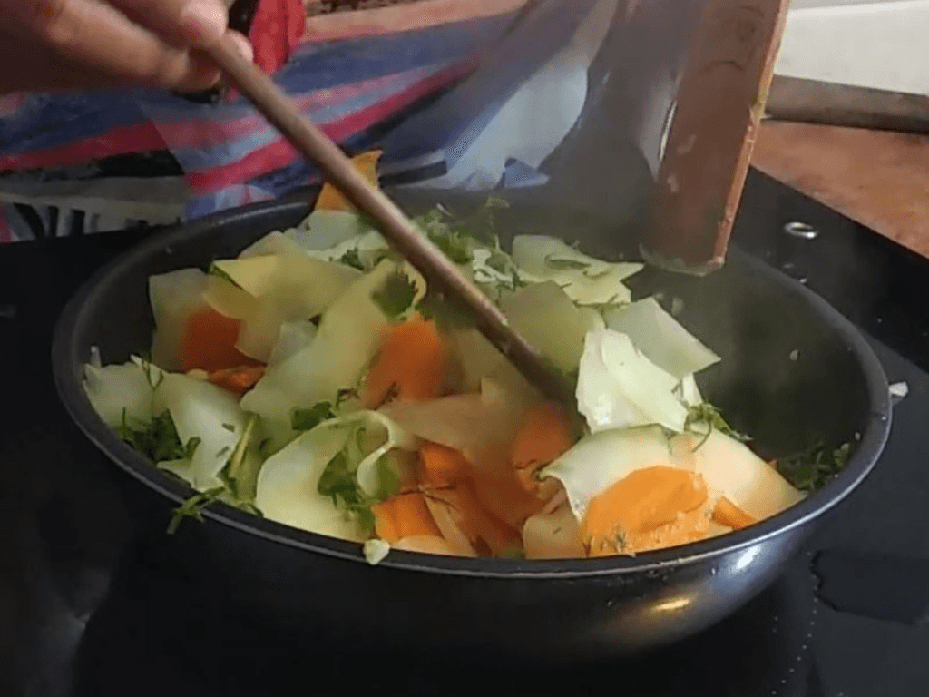 xao-du-du-xanh-voi-toi-kieu-moi-bi-quyet-len-huong-mon-xao-dan-da