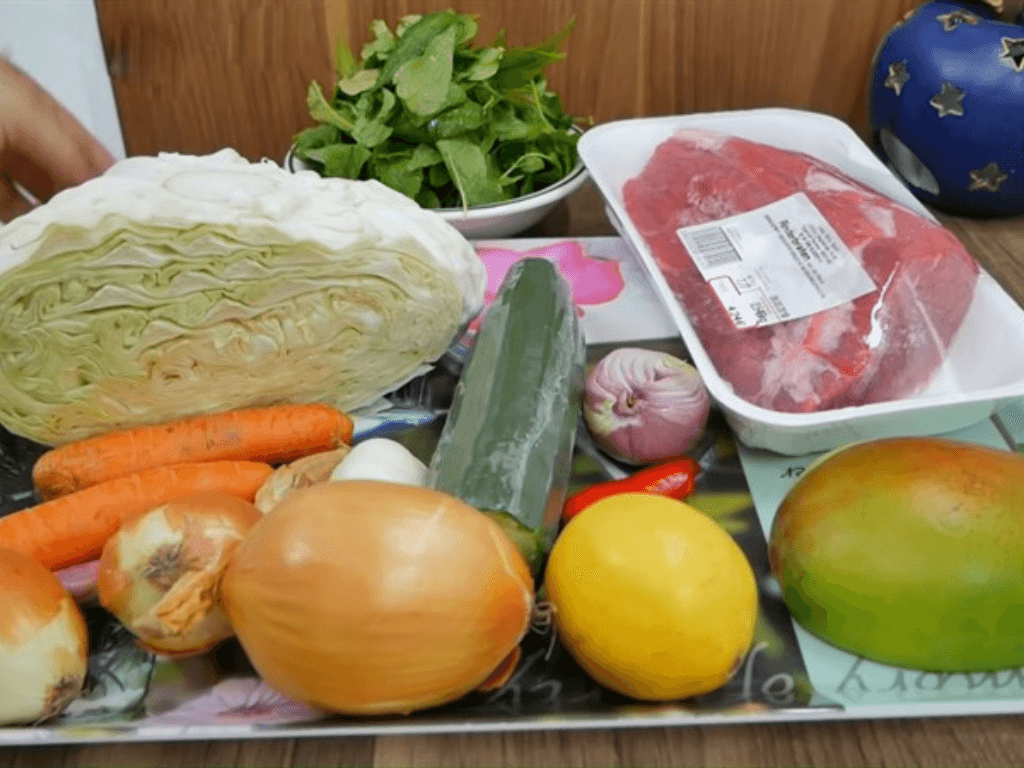 chuan-bi-nguyen-lieu-bi-quyet-chon-bap-cai-tom-va-thit-tuoi-ngon