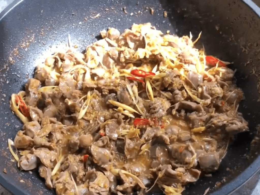 cach-xao-long-ga-voi-sa-ot-chuan-vi