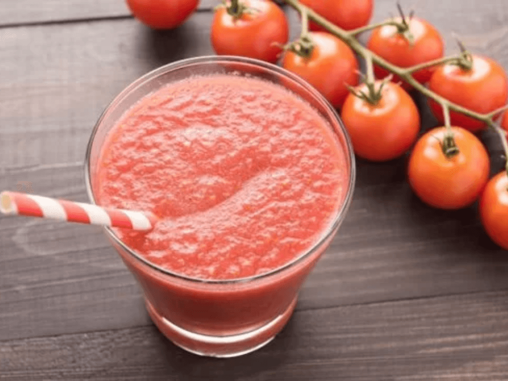 uong-sinh-to-ca-chua-moi-ngay-co-tot-khong-giai-dap-khoa-hoc