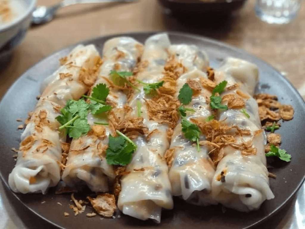 goi-y-thay-the-it-calo-cho-nguoi-an-kieng-van-me-banh-cuon