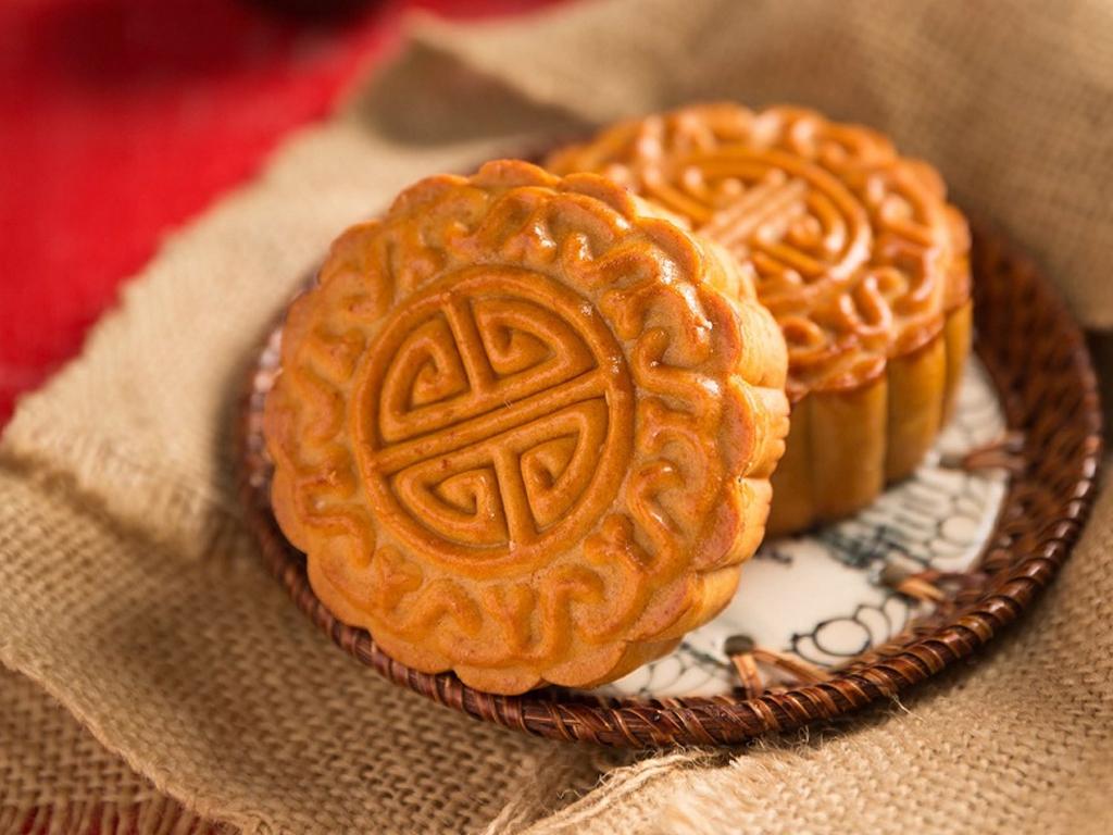 banh-trung-thu-lam-bang-bot-gi