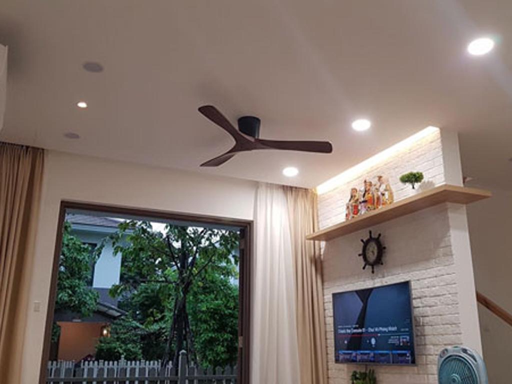 quat-tran-hop-lap-chung-cu