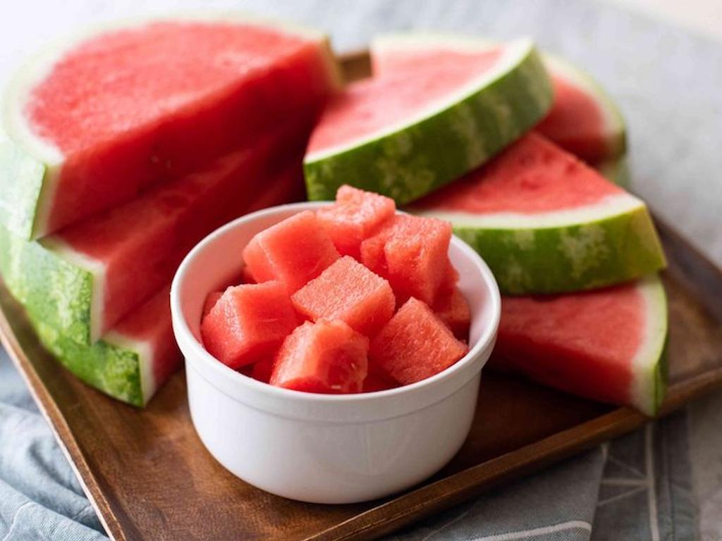 nguyen-lieu-lam-dua-hau-dam-sua-chua