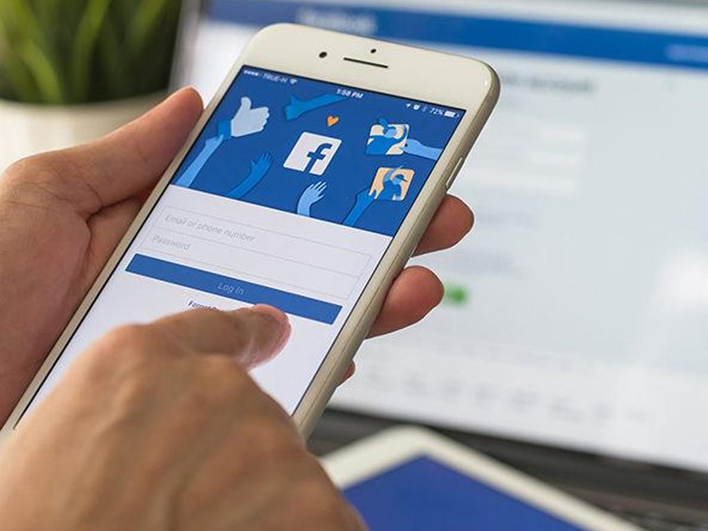 cach-roi-khoi-trang-tren-facebook-bang-dien-thoai