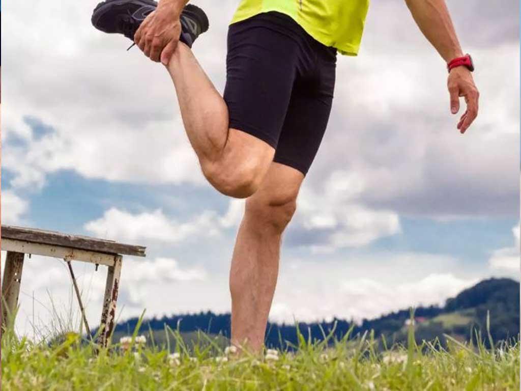 bi-dau-co-chan-khi-moi-di-xe-dap