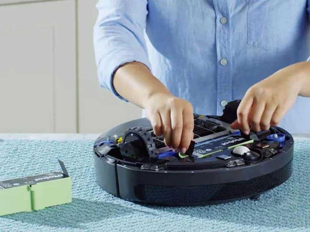 cach-thay-pin-may-hut-bui-ecovacs