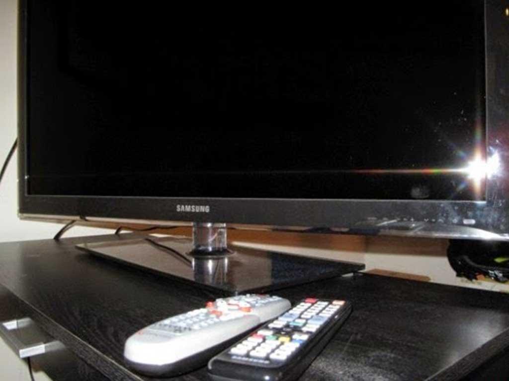 sua-tivi-samsung-tat-mo-lien-tuc