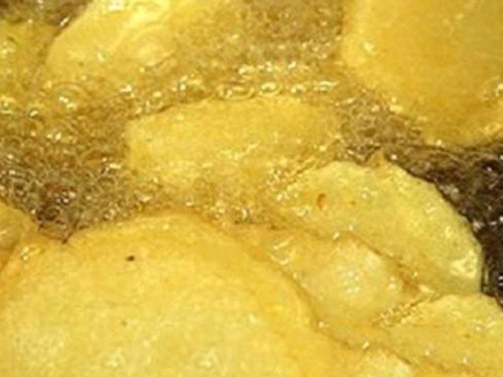 cach-lam-khoai-tay-chien-gion-rum