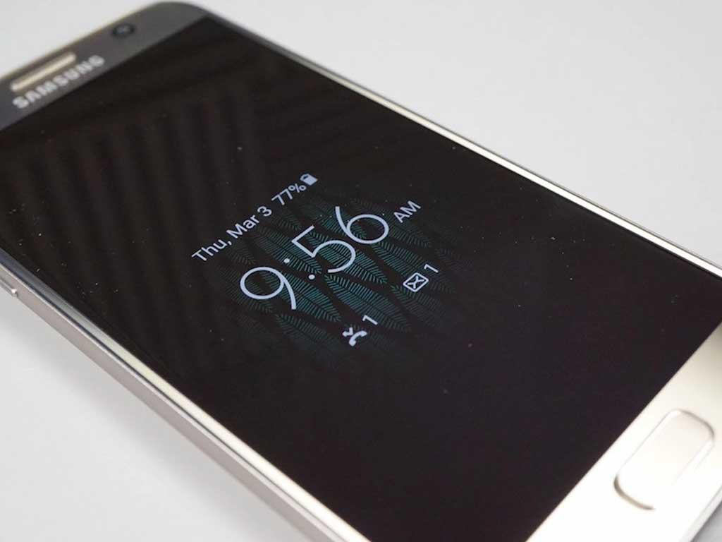 cach-hien-thi-dong-ho-tren-man-hinh-chinh-dien-thoai-samsung