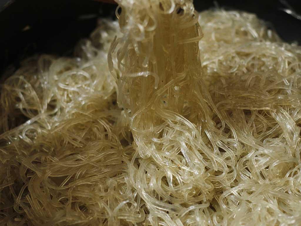 cach-lam-mien-xao-thap-cam-khong-dinh