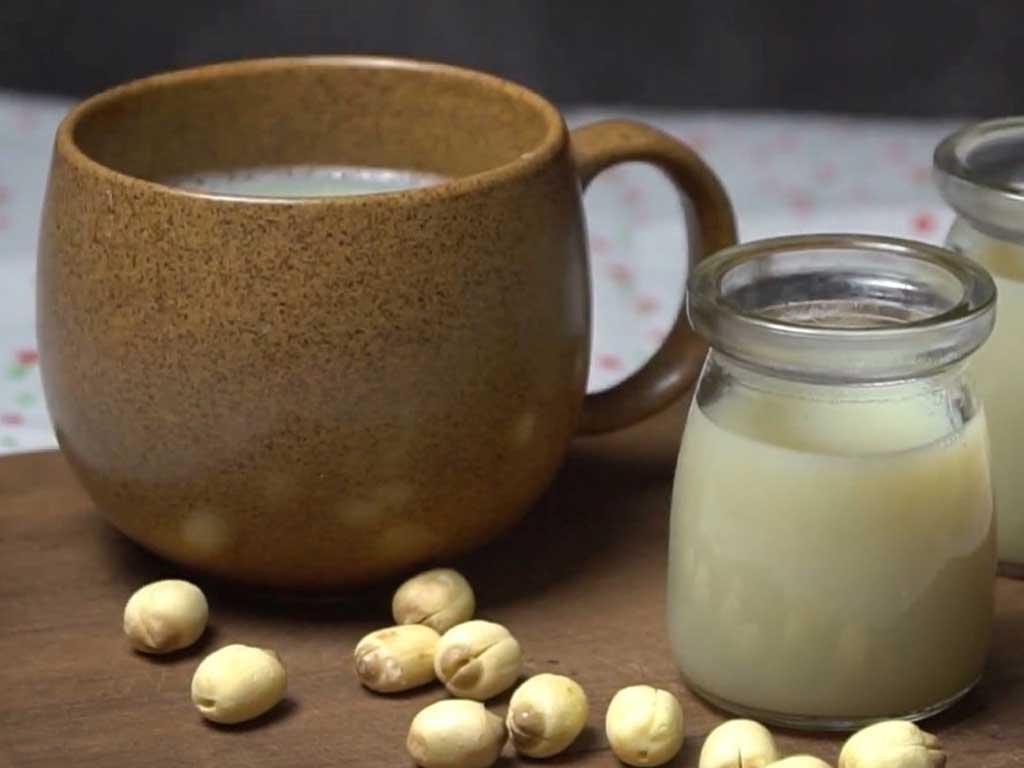 cach-nau-sua-hat-sen-ngon-nhat