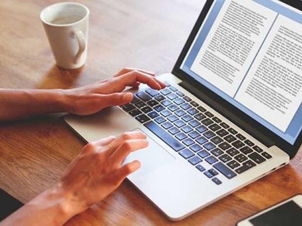 nen-mua-ipad-hay-laptop-de-lam-viec-online