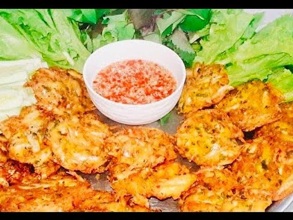 cach-lam-ca-com-chien-bot-gion-ngon