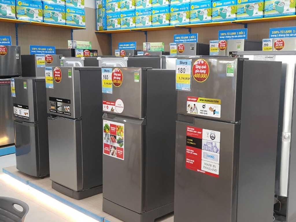 co-nen-mua-hang-trung-bay-khong