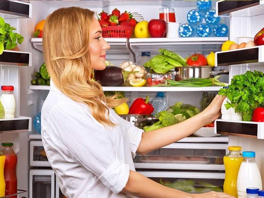 co-nen-bo-giay-ve-sinh-vao-tu-lanh-hieu-qua