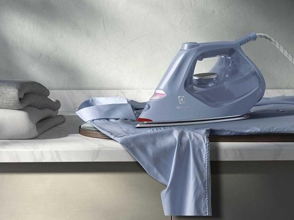 ban-ui-electrolux-co-nen-mua-khong