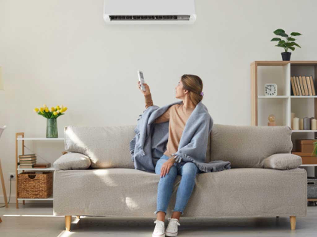 meo-giu-do-am-cho-phong-may-lanh