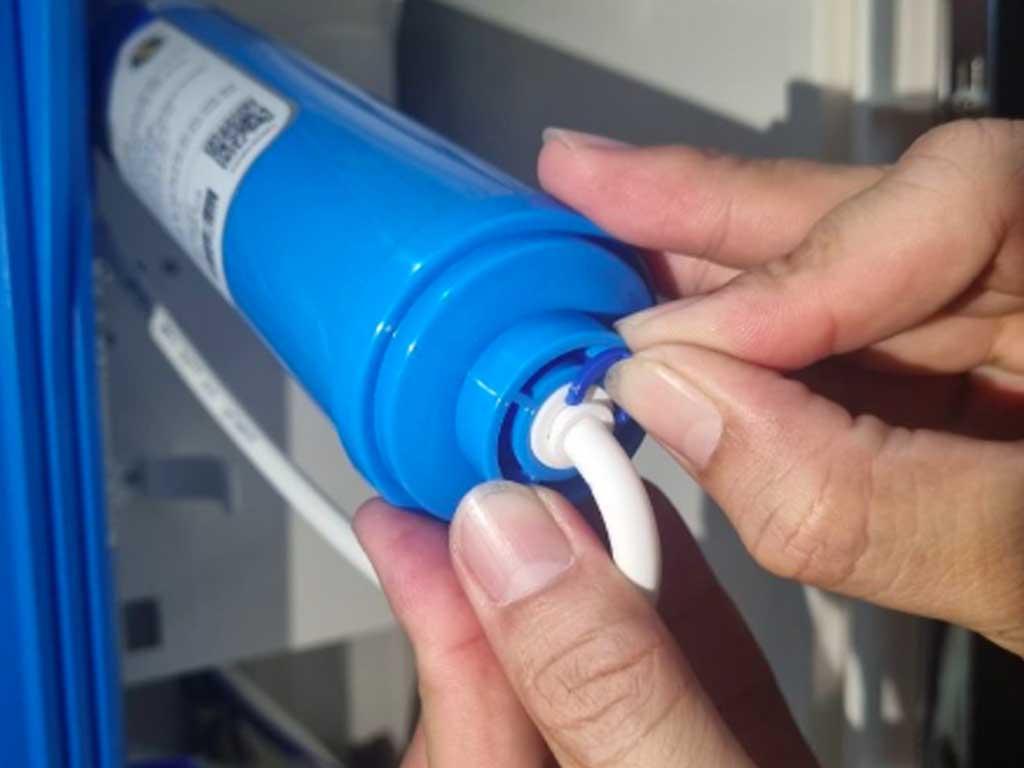 huong-dan-thay-loi-may-loc-nuoc-chuan