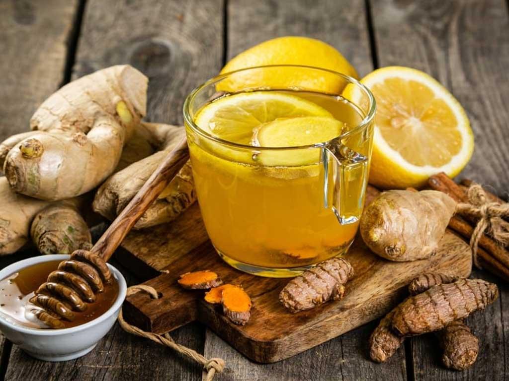 ai-khong-nen-uong-tra-gung-thuong-xuyen