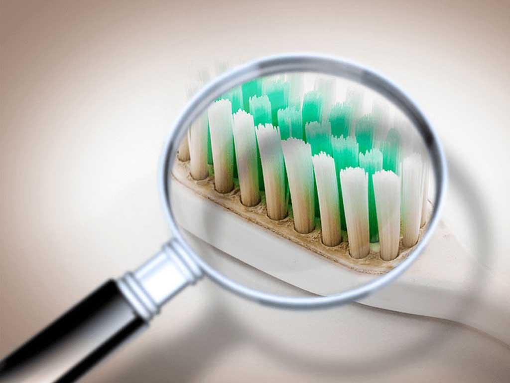 cach-ve-sinh-ban-chai-dien