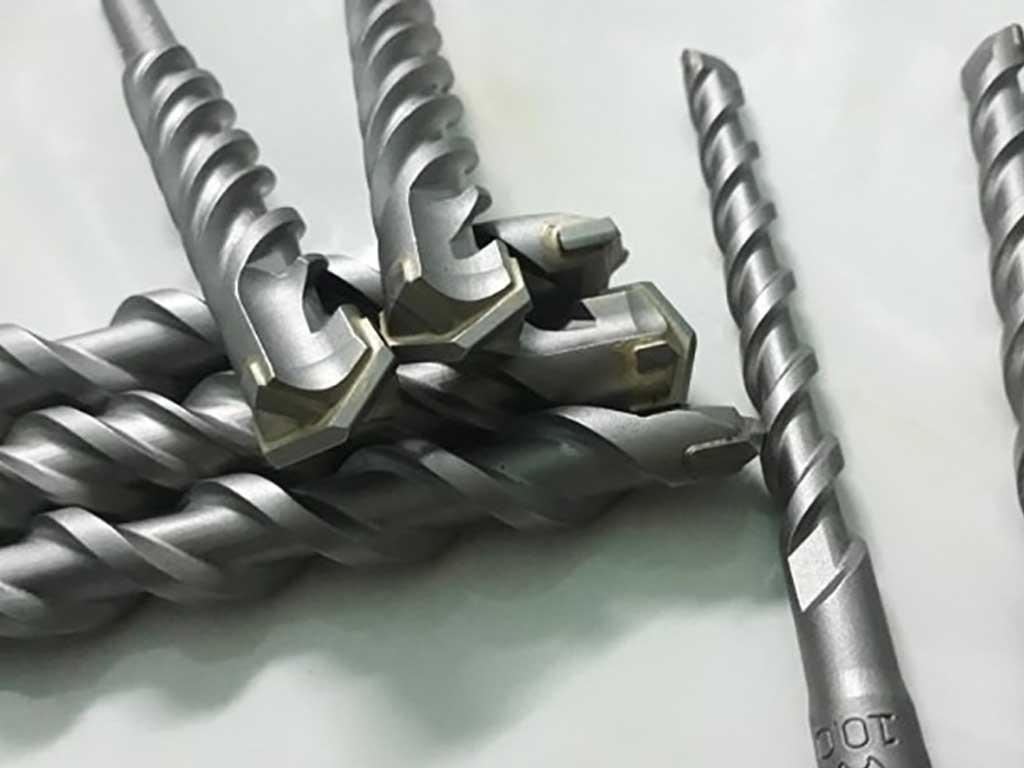 meo-bao-quan-mui-khoan-kim-loai