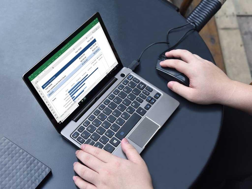 co-nen-vua-dung-vua-sac-laptop-co-sao-khong