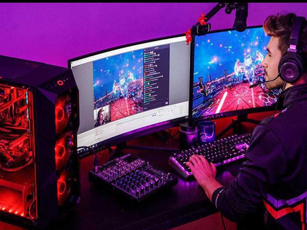 mua-laptop-hay-pc-de-choi-game