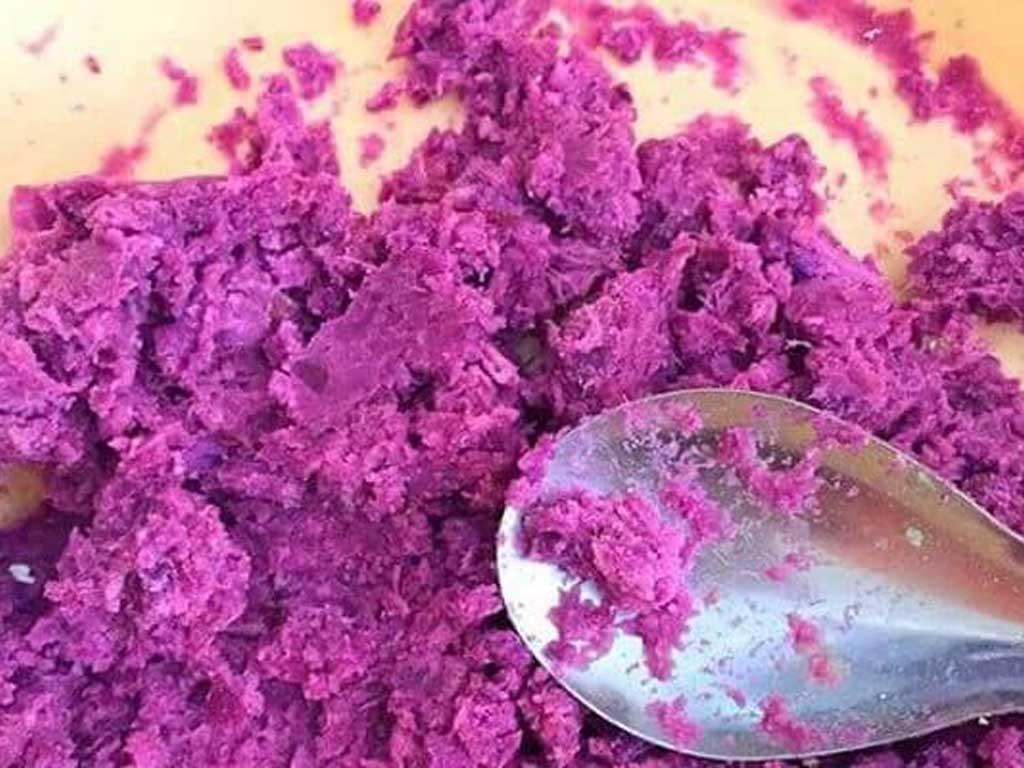 cach-pha-bot-lam-banh-khoai-mo