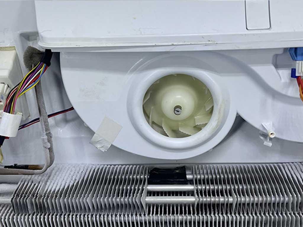 dau-hieu-quat-gio-tu-lanh-bi-hong