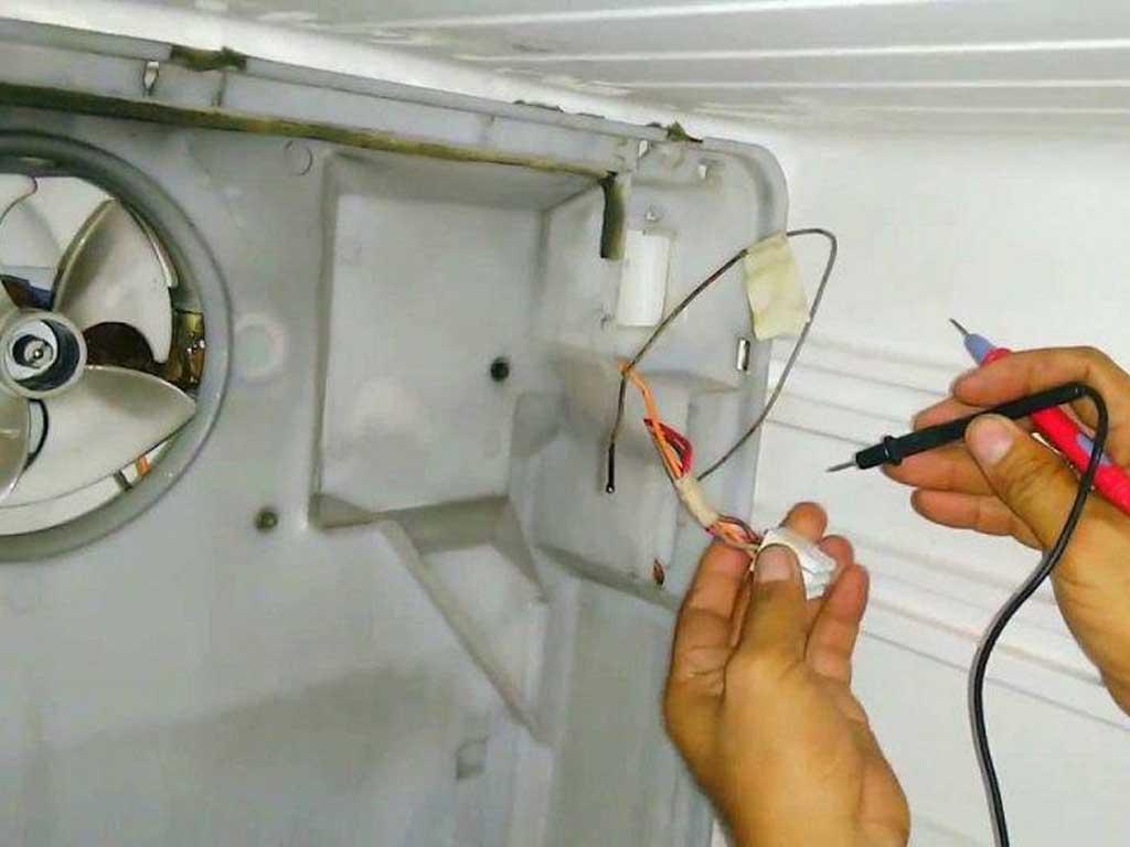 quat-gio-tu-lanh-chay-lien-tuc-co-hai-khong