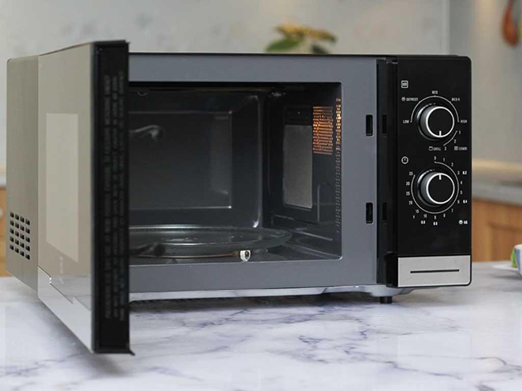 cong-dung-lo-vi-song-electrolux