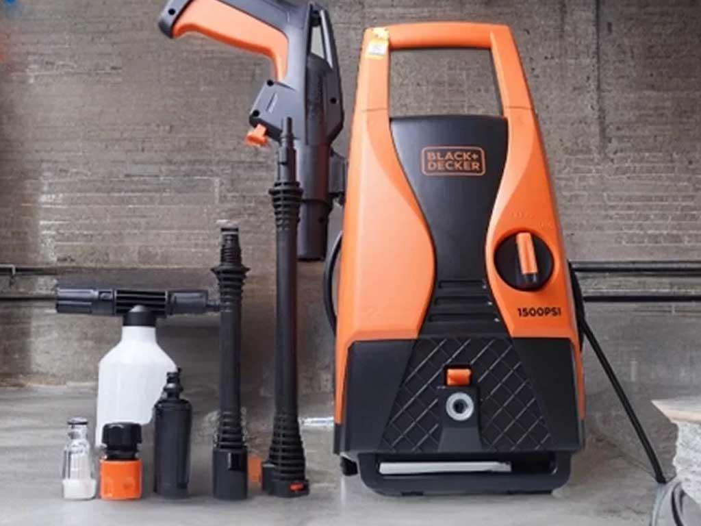 may-rua-xe-black-decker-cua-nuoc-nao