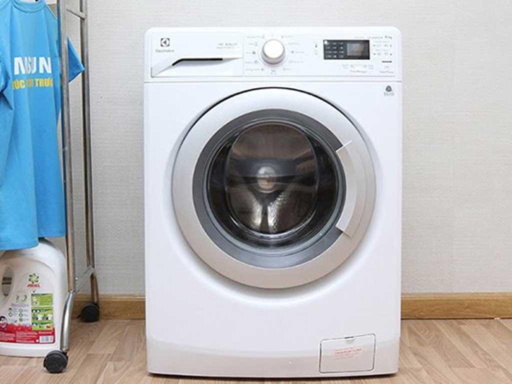 sua-loi-e13-may-giat-electrolux