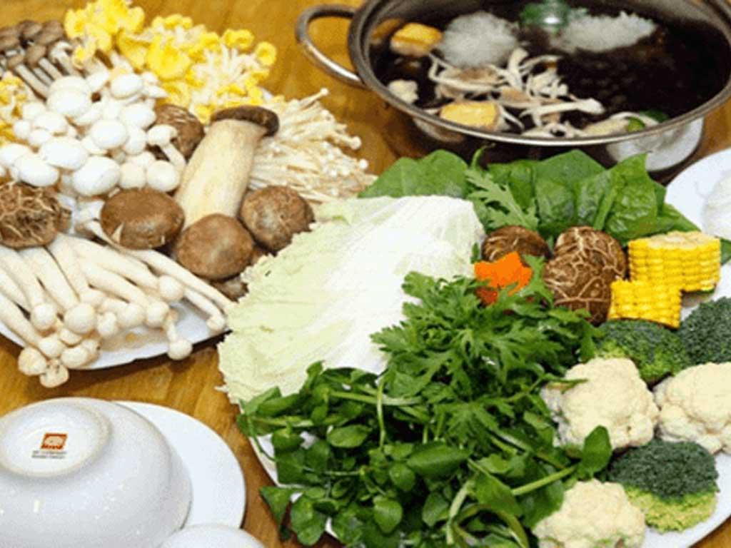 cach-nau-lau-nam-chay-don-gian