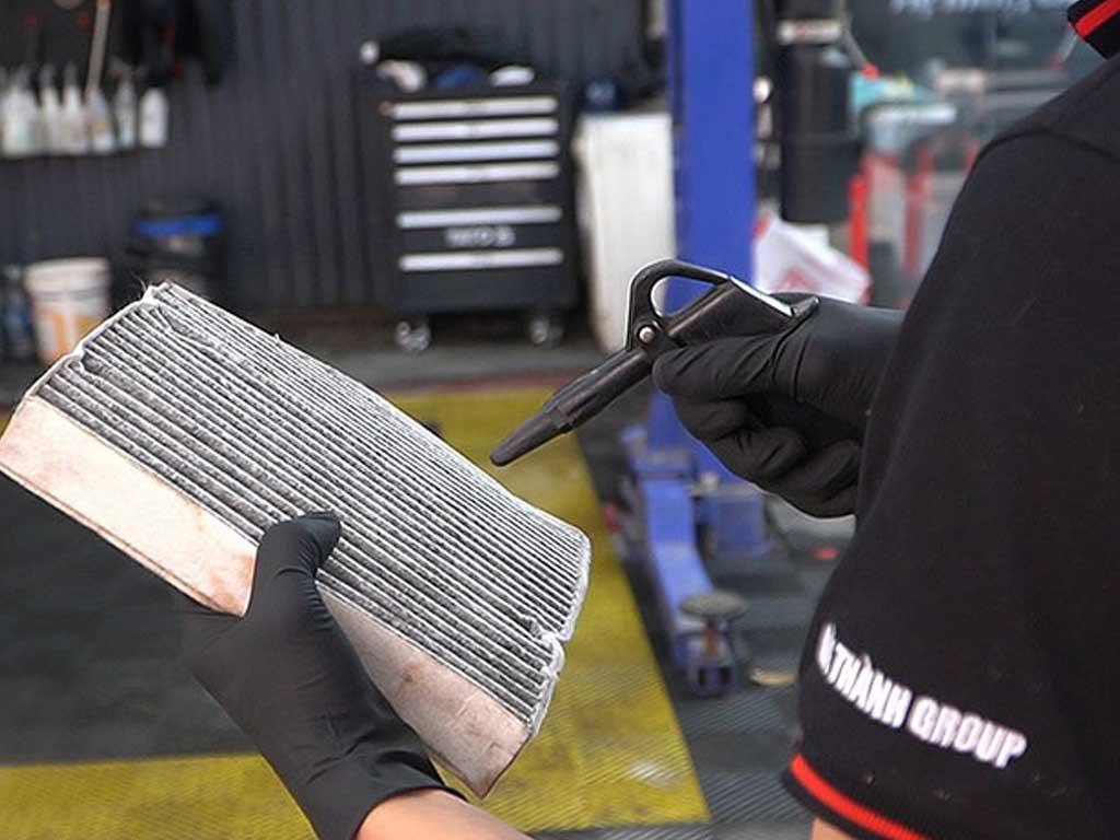 dau-hieu-may-lanh-xe-o-to-bi-ban