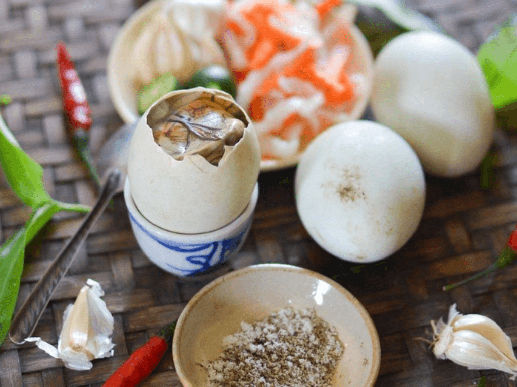 ba-bau-co-an-trung-vit-lon-duoc-khong