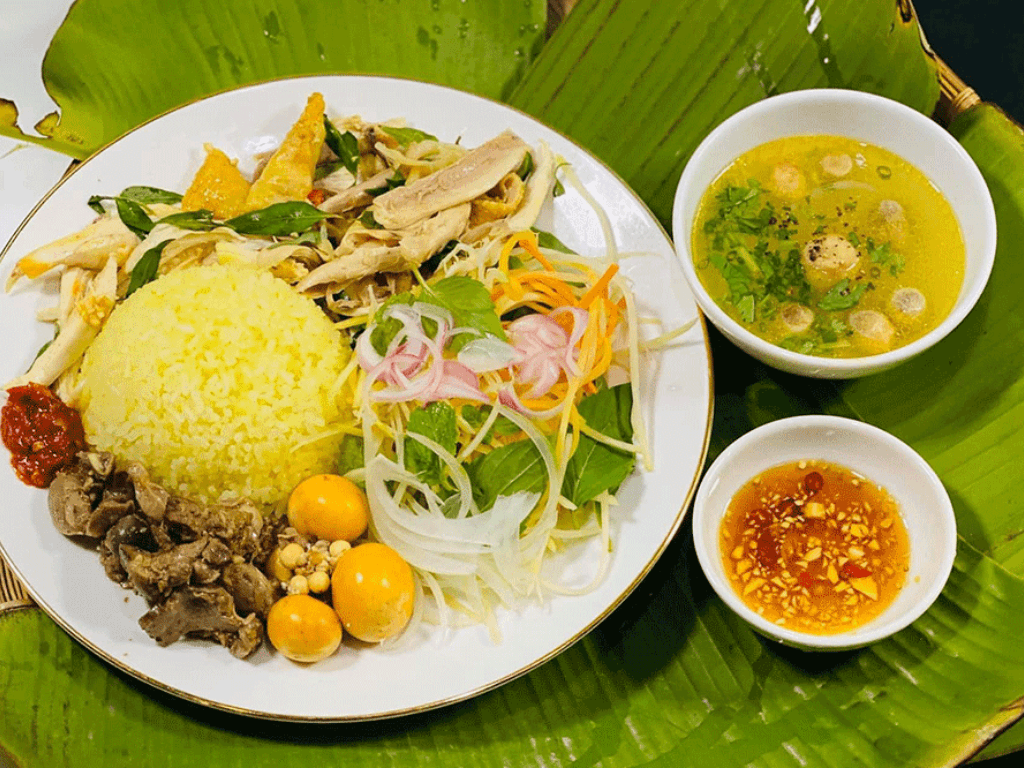 cach-nau-com-ga-tam-ky-mien-trung