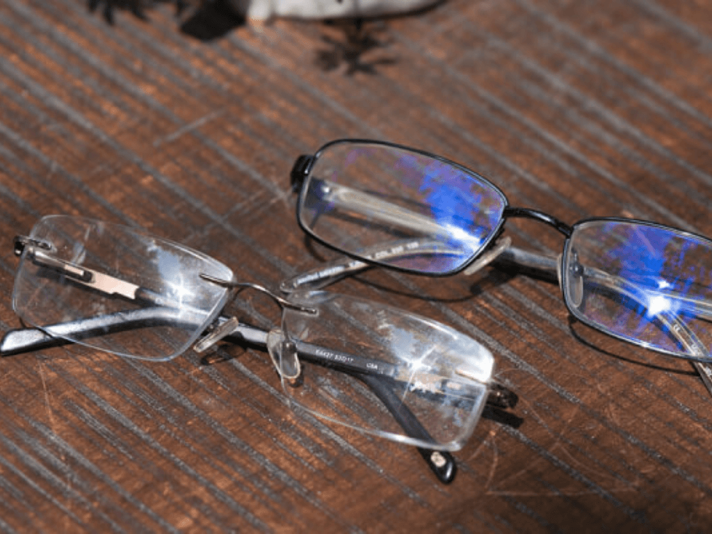 kinh-can-va-kinh-thuong-khac-nhau-o-diem-nao