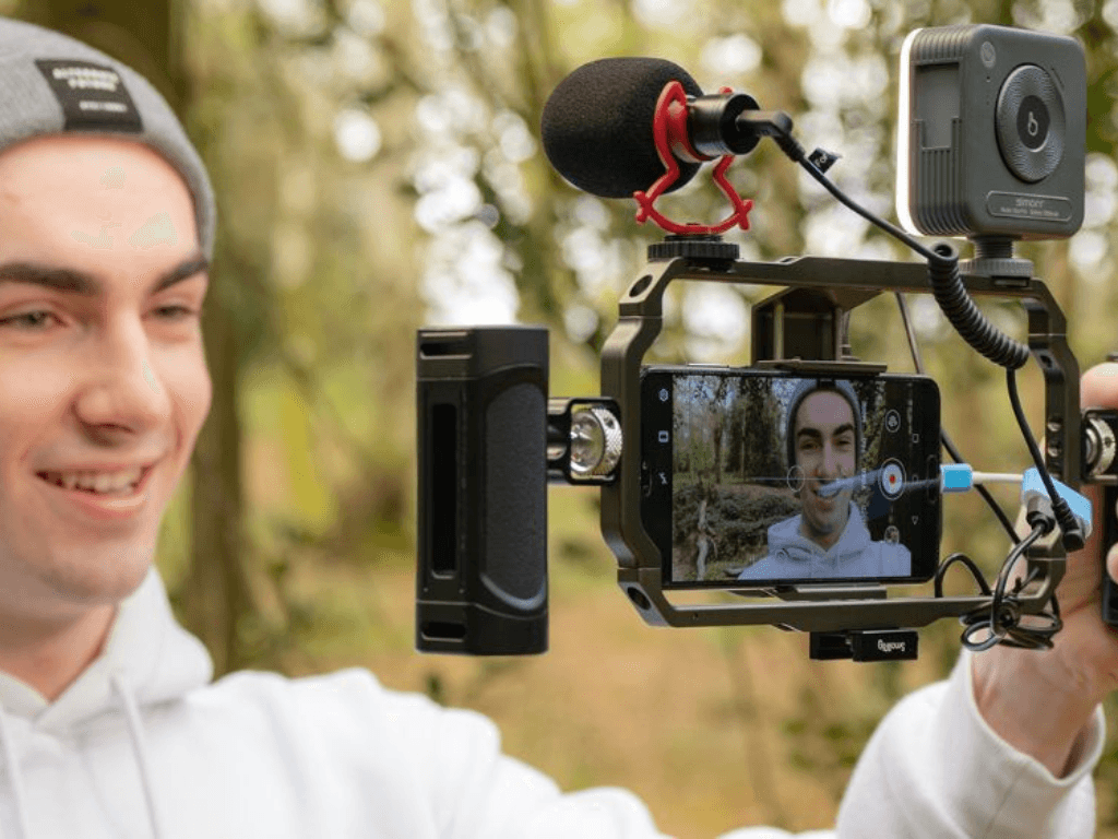 Dung-cu-quay-video-bang-dien-thoai