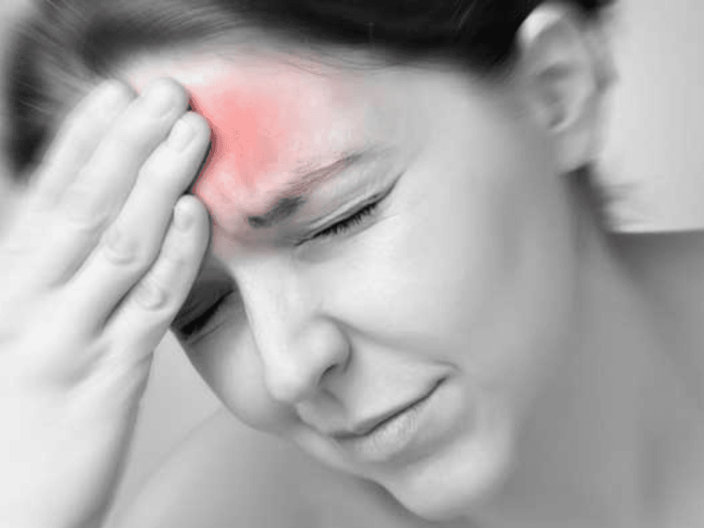 Cach-chua-dau-dau-khi-ngu-trua-day-hieu-qua-nhanh