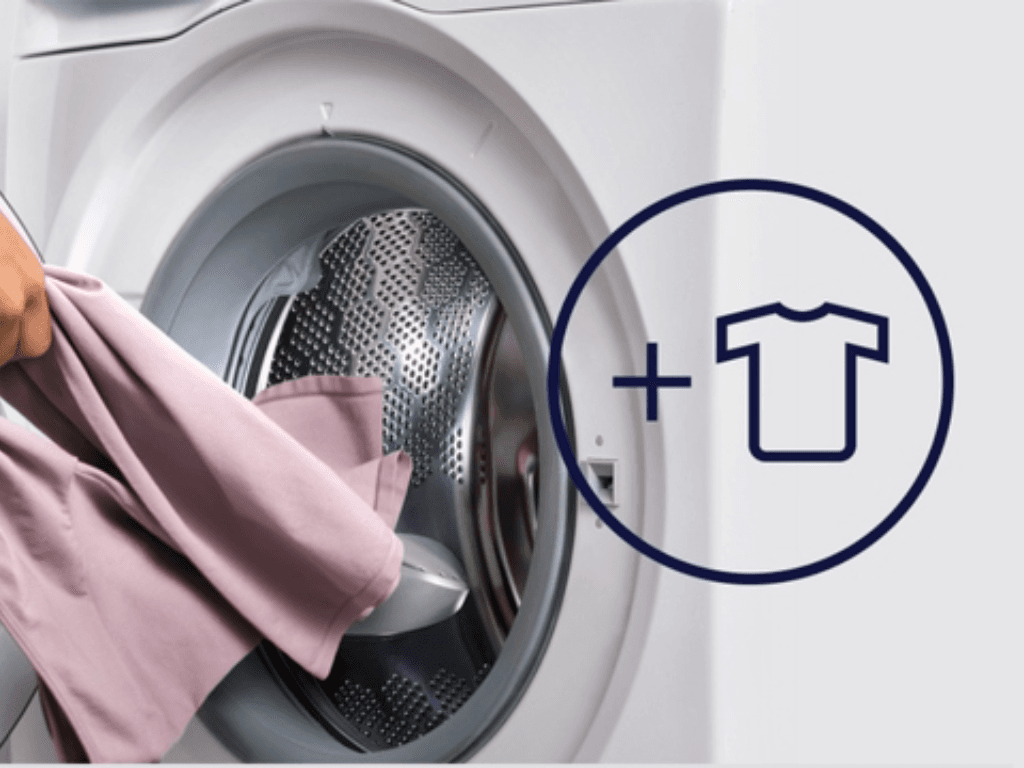 Cach-mo-cua-may-giat-Electrolux-khi-dang-hoat-dong