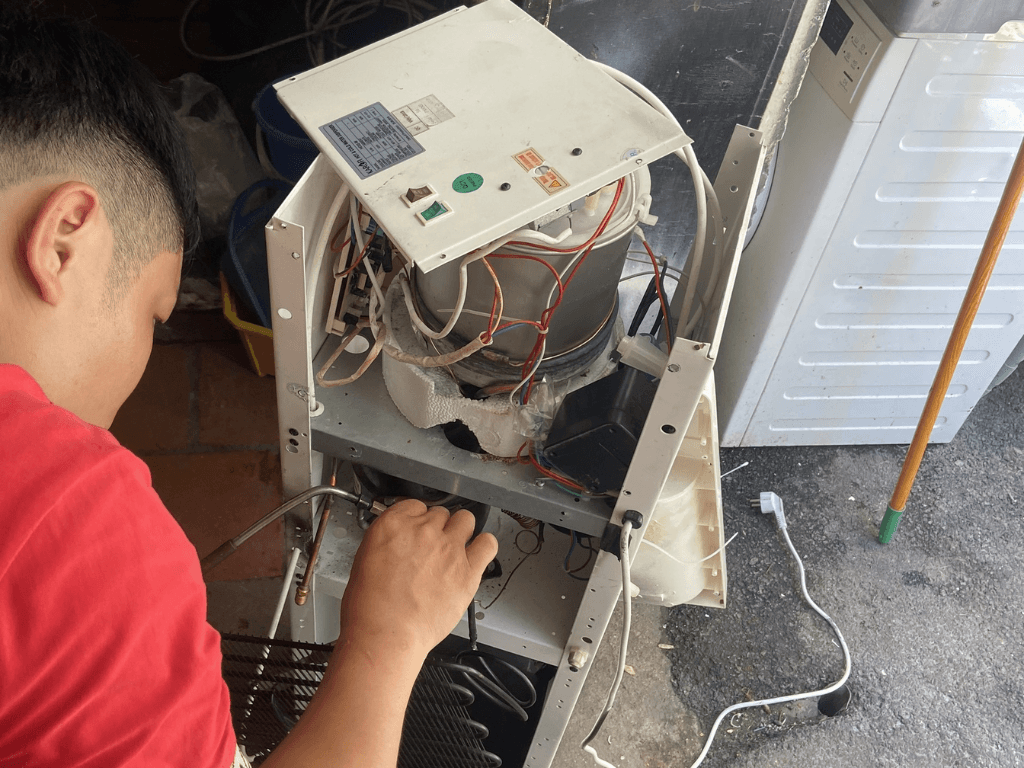 Cach-sua-cay-nuoc-nong-lanh-khong-lanh-tai-nha