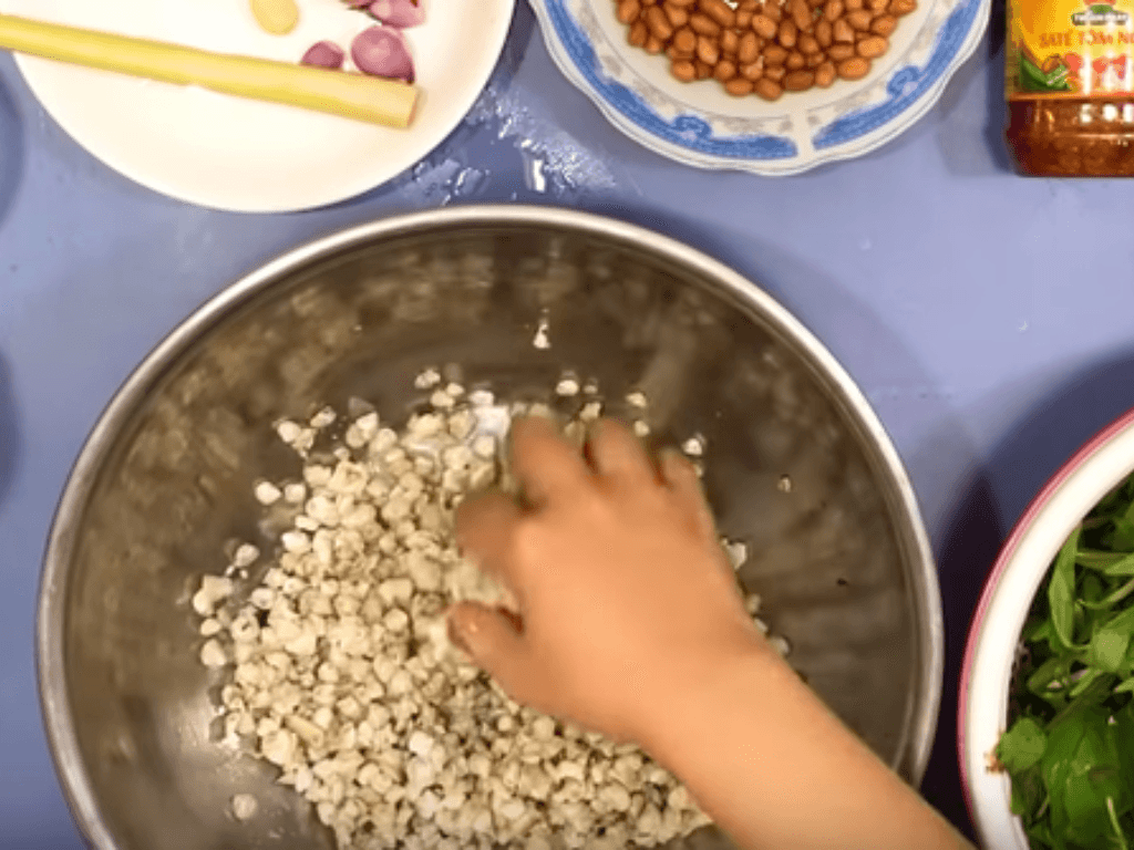 Nguyen-lieu-chuan-cho-mon-bun-hen-dung-dieu