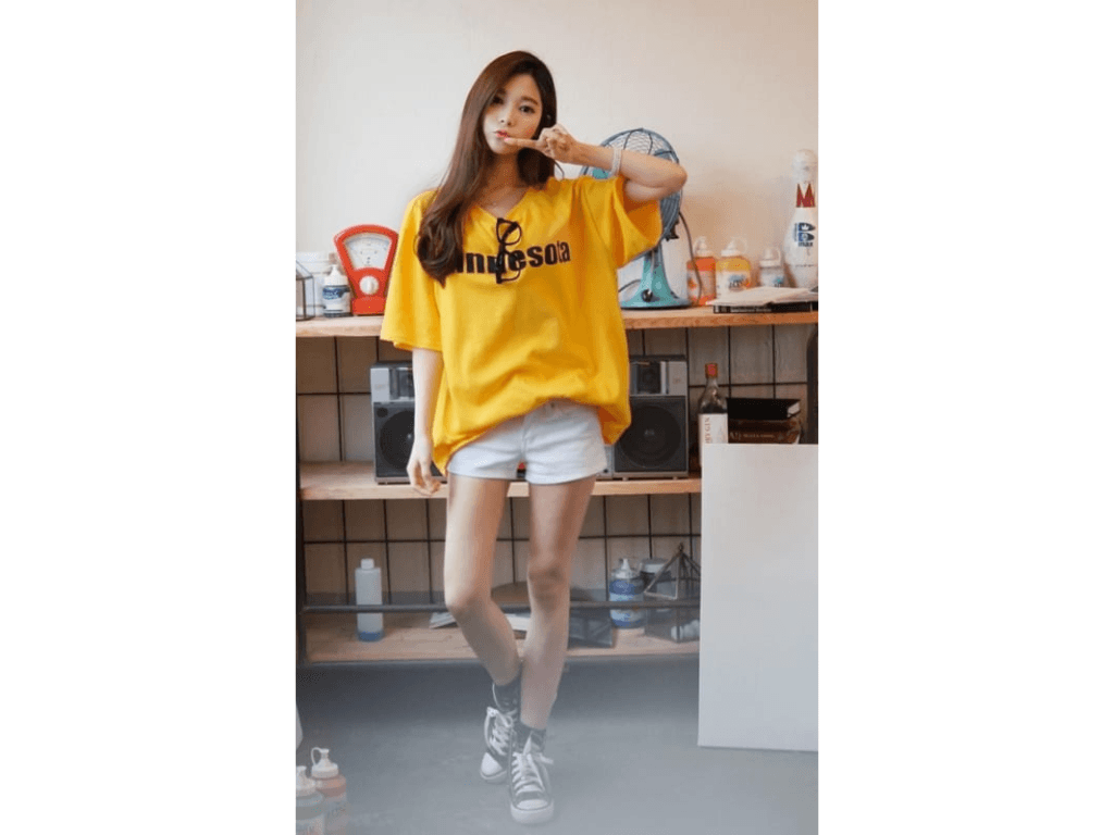 Ao-oversize-ket-hop-quan-short-ca-tinh