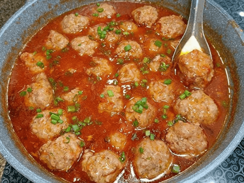 Nau-sot-ca-chua-kem-xiu-mai